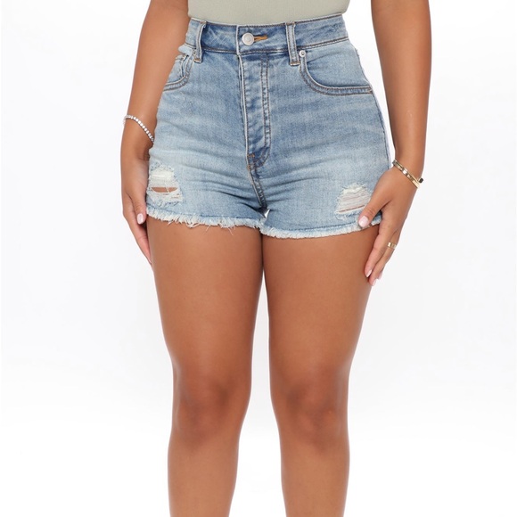 Fashion Nova denim shorts - Picture 3 of 3